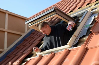 Pose de fenêtres de toit Velux à Vred